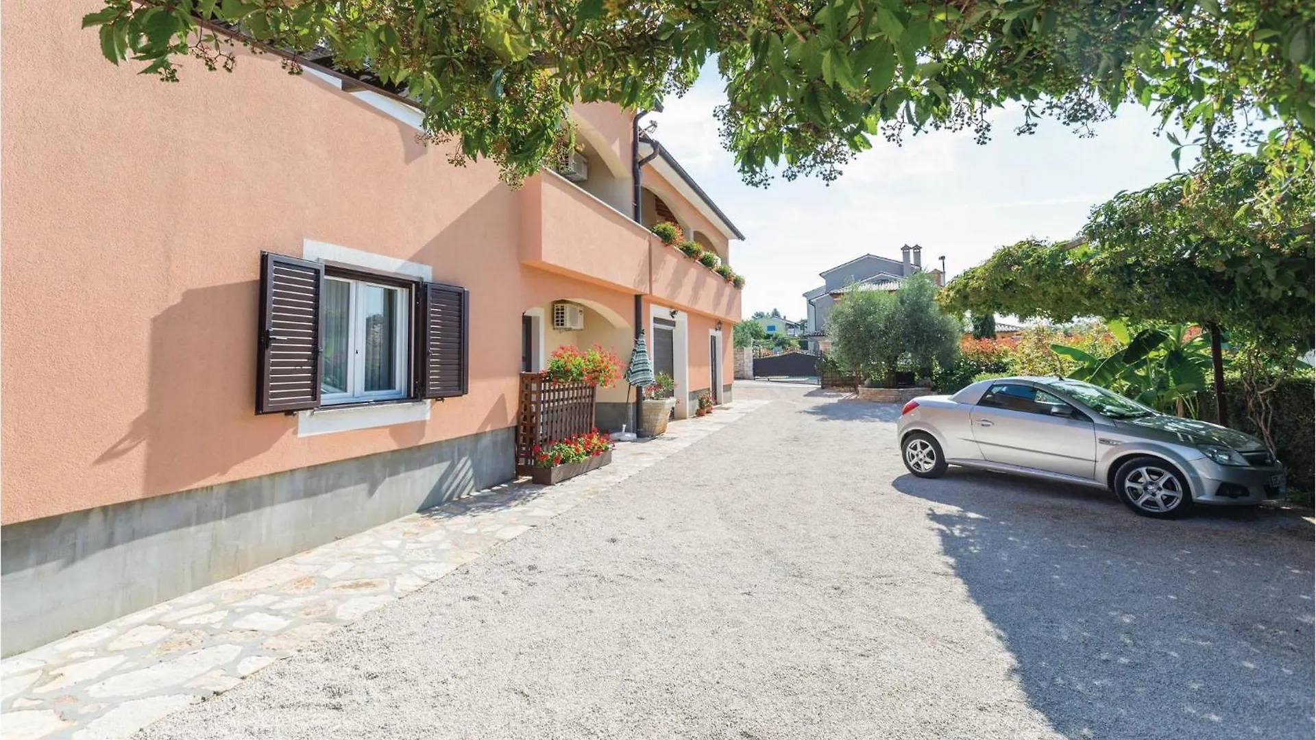 Lovely Apartment In Tar-Vabriga With Kitchen