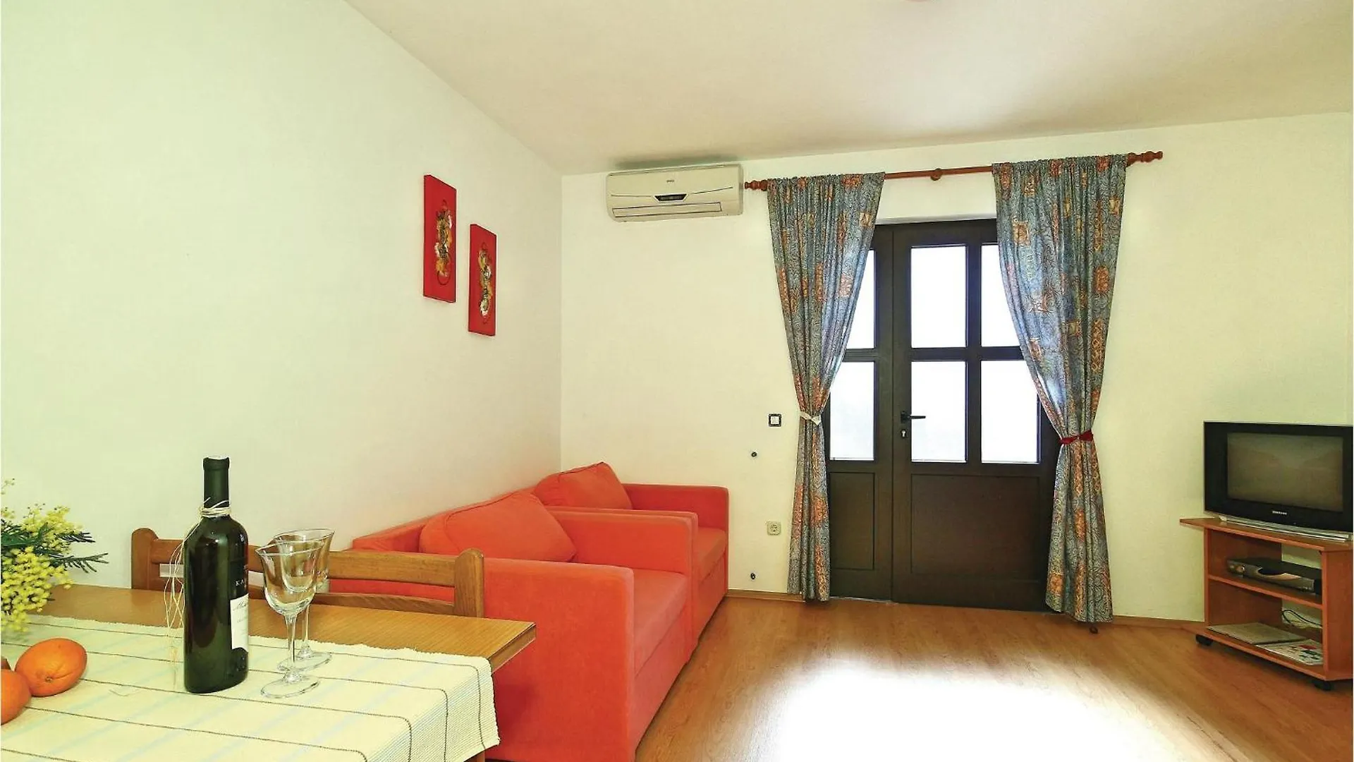 Lovely Apartment In Tar-Vabriga With Kitchen