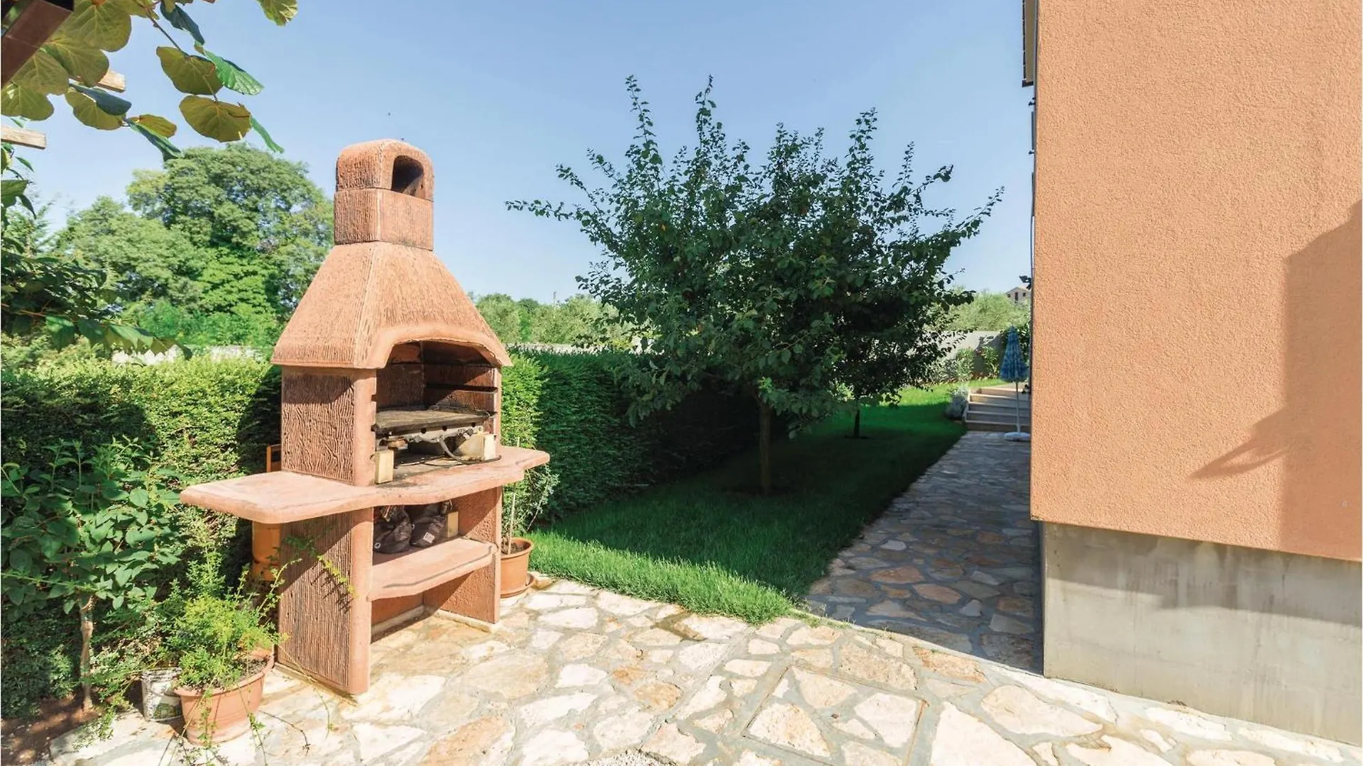 Lovely Apartment In Tar-Vabriga With Kitchen